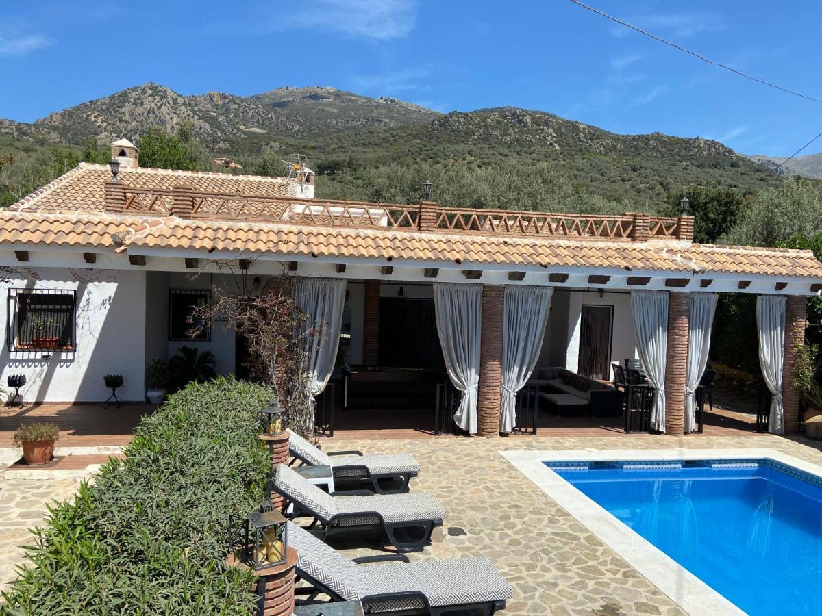 Villa Zahar Periana エクステリア 写真