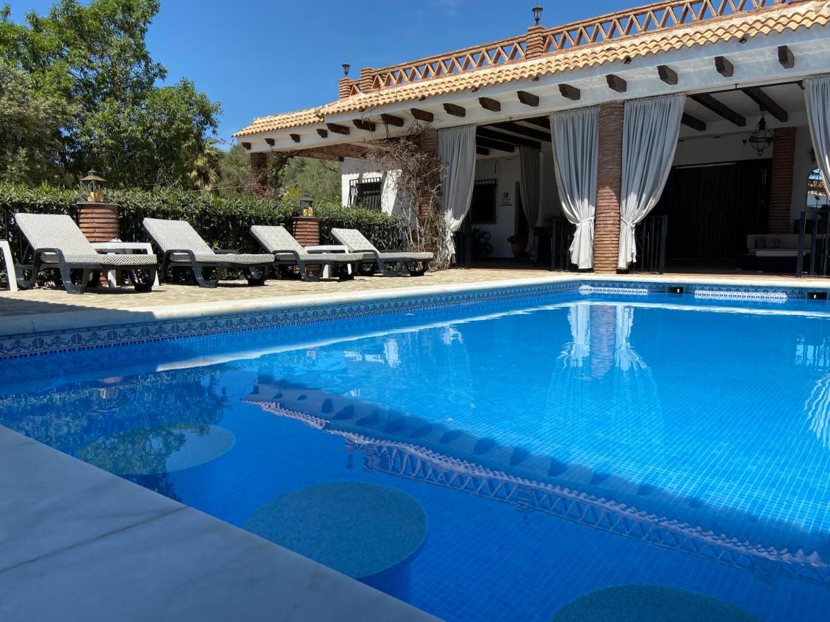 Villa Zahar Periana エクステリア 写真