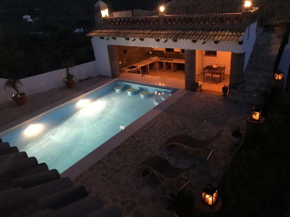 Villa Zahar Periana エクステリア 写真