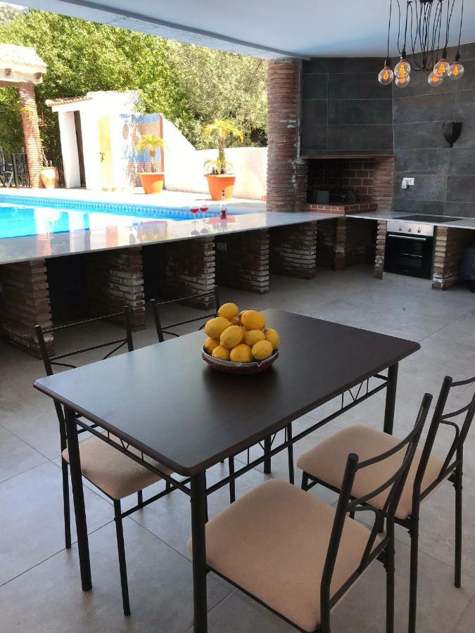 Villa Zahar Periana エクステリア 写真