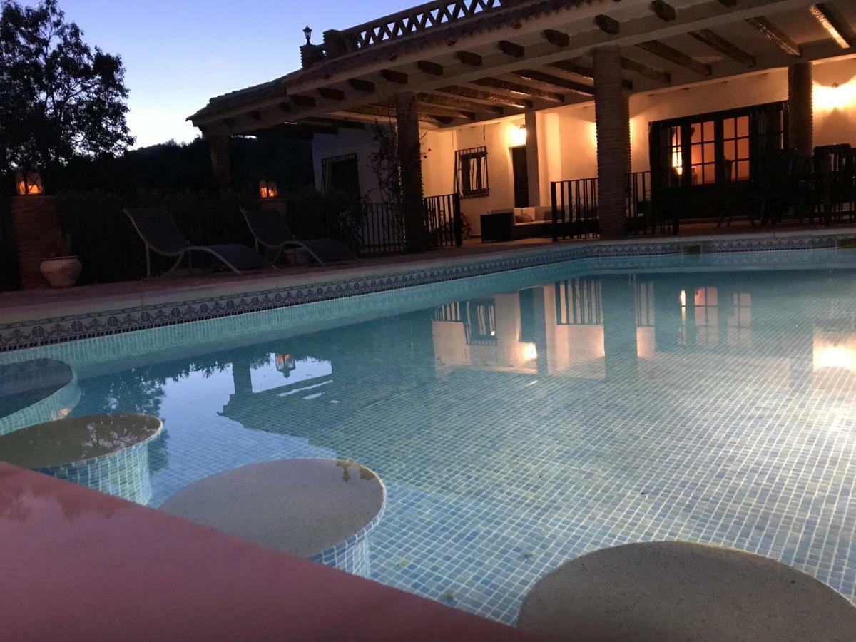 Villa Zahar Periana エクステリア 写真