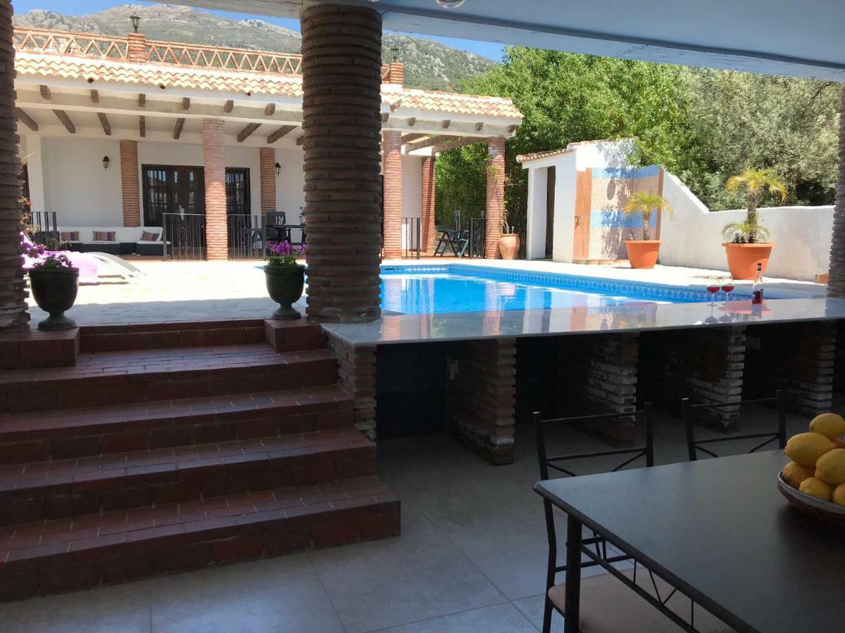Villa Zahar Periana エクステリア 写真
